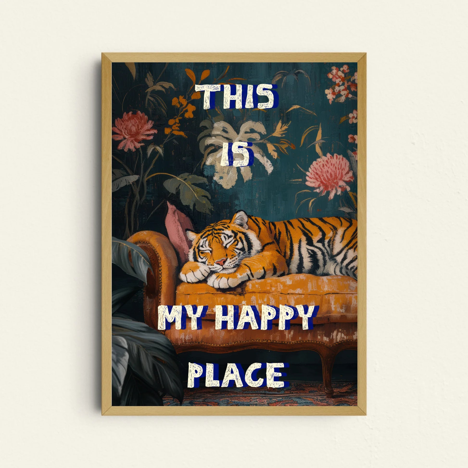 Tiger auf Sofa Poster personalisierbar mit Wunschtext für verspielte Wanddekoration