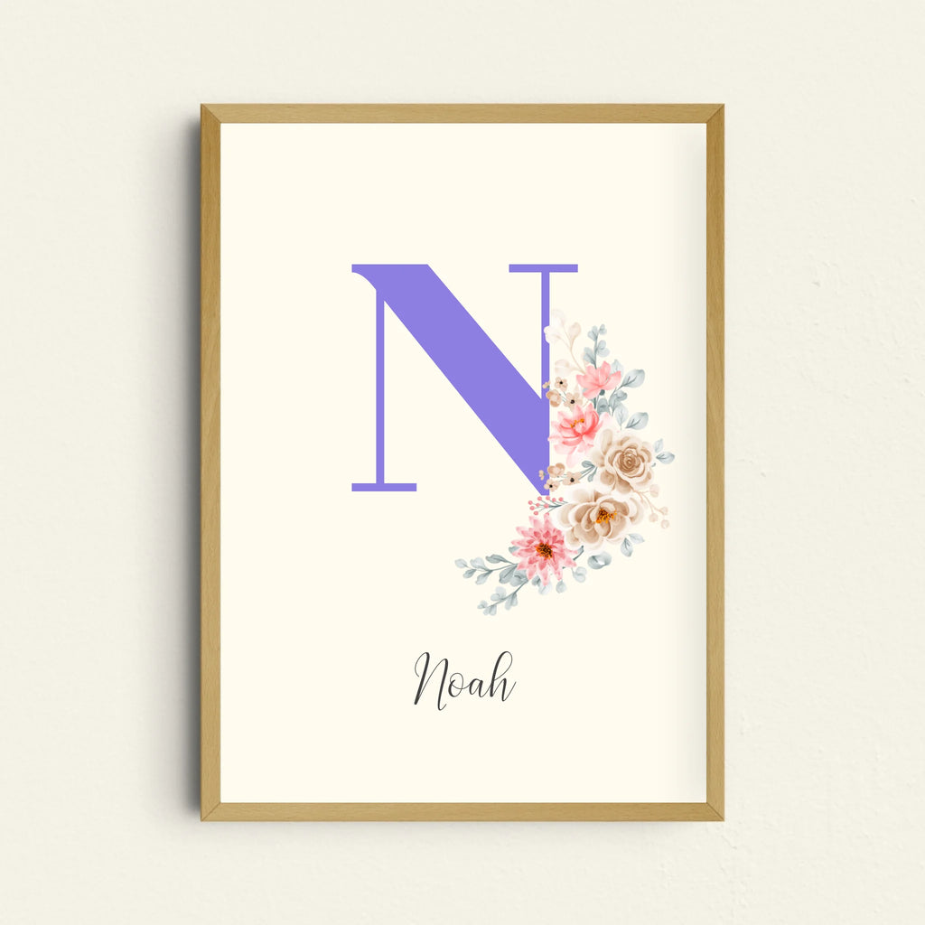Personalisierbares Poster mit Blumenmotiv und Initiale

