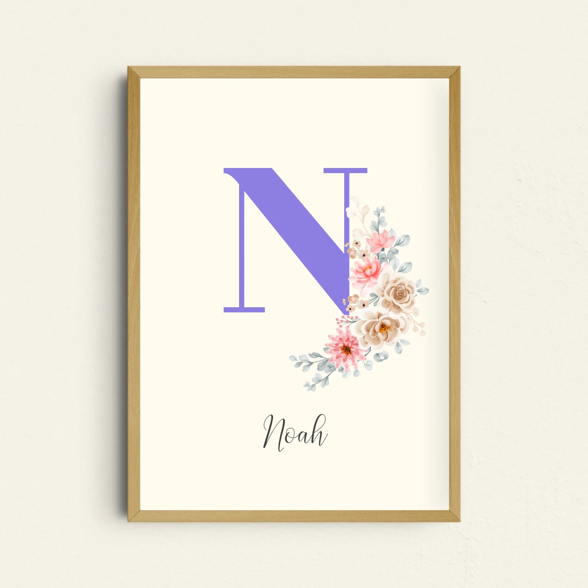 Personalisierbares Poster mit Blumenmotiv und Initiale

