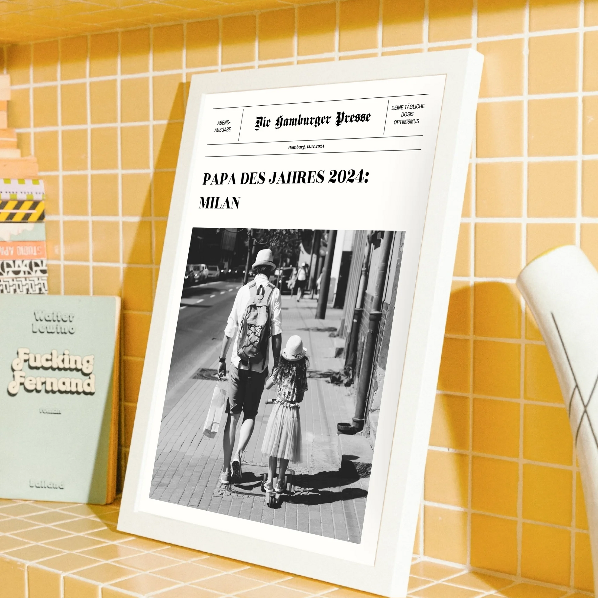 Zeitungsposter mit Foto & Text