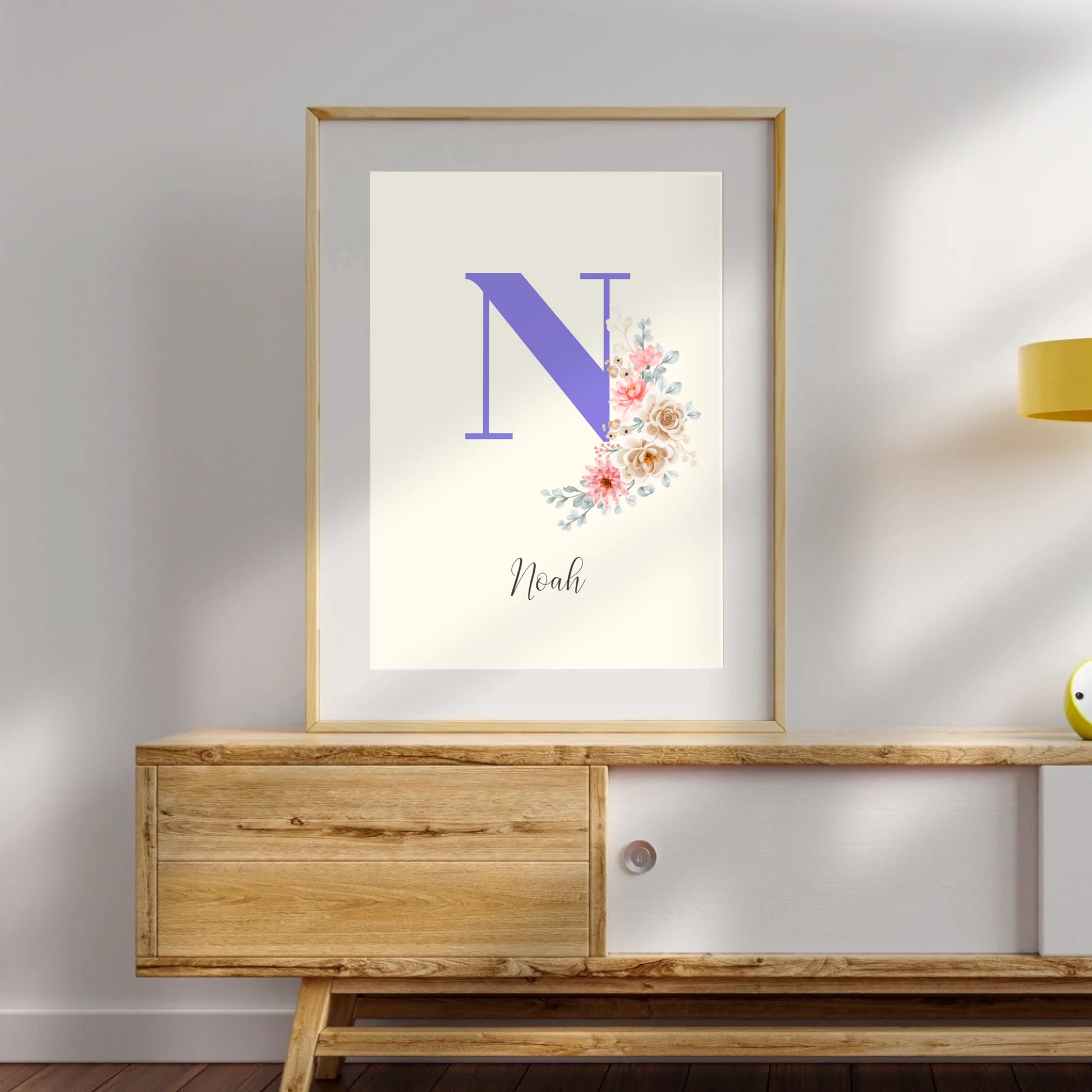 Elegantes Monogramm im floralen Stil als Wanddeko
