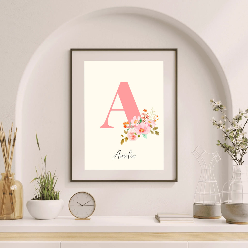 Initialen-Wandkunst im Blumendesign